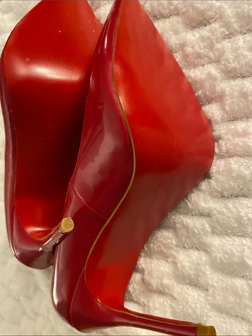 NWOT, Christian Louboutin Red Patent Pointed Toe Pumps - Classic Stiletto